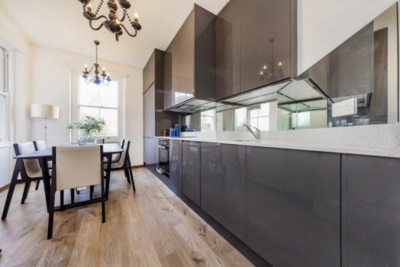 Room Beaumont Crescent in Greater London