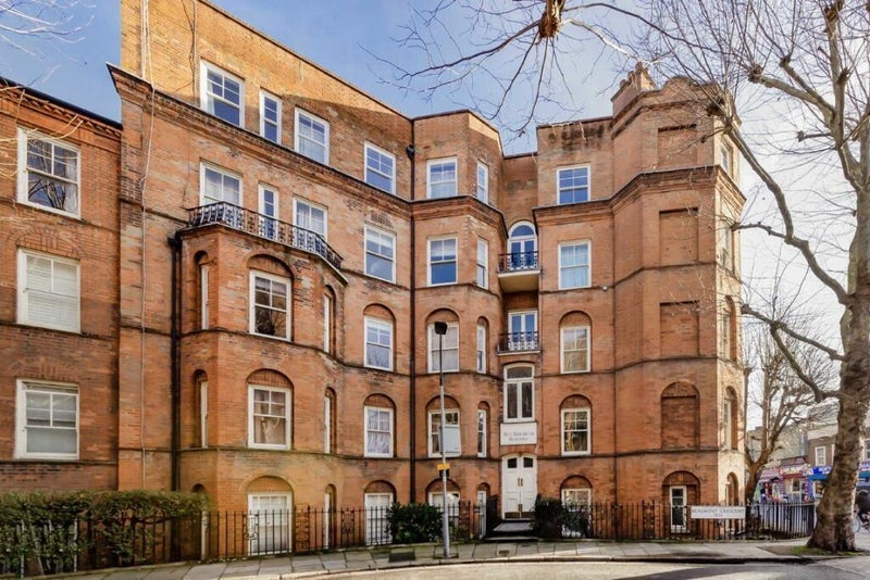 Room Beaumont Crescent in Greater London
