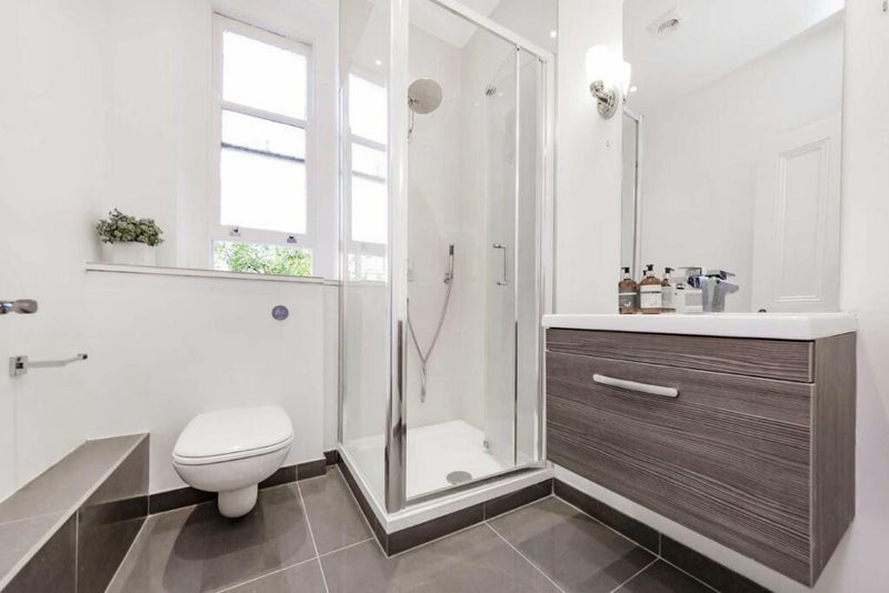 Room Beaumont Crescent in Greater London