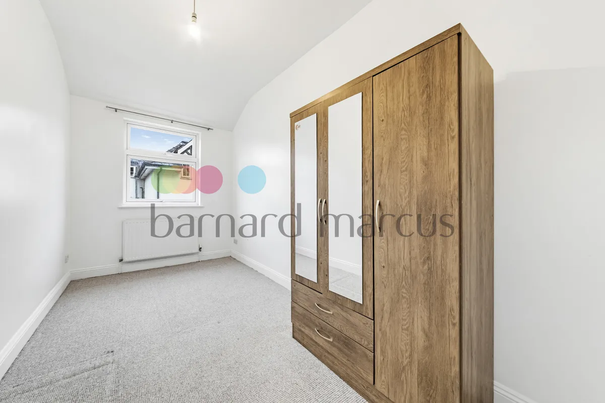 Flat Croham Road in Greater London