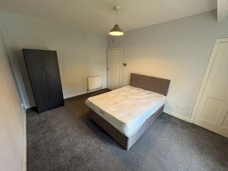 Flat Larchfield Avenue in Glasgow