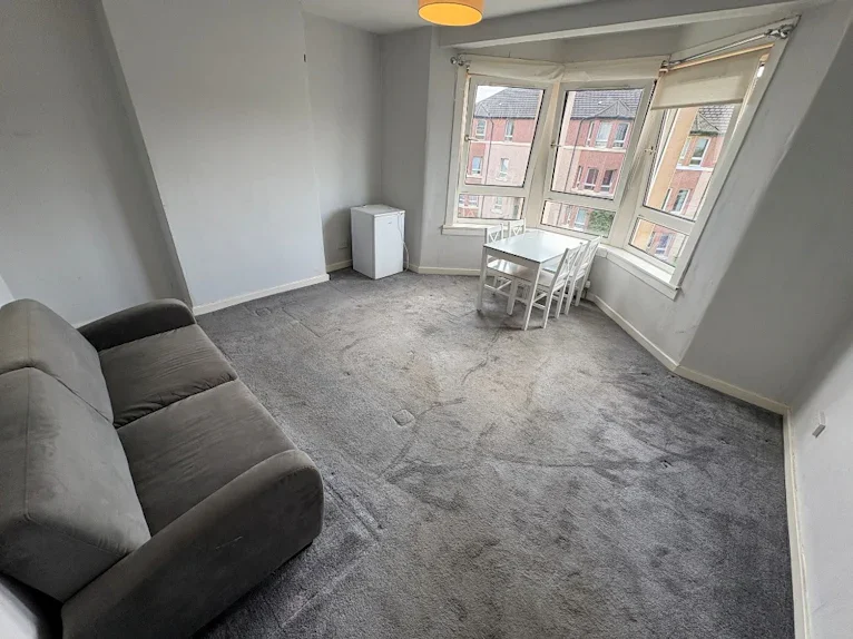 Flat Larchfield Avenue in Glasgow