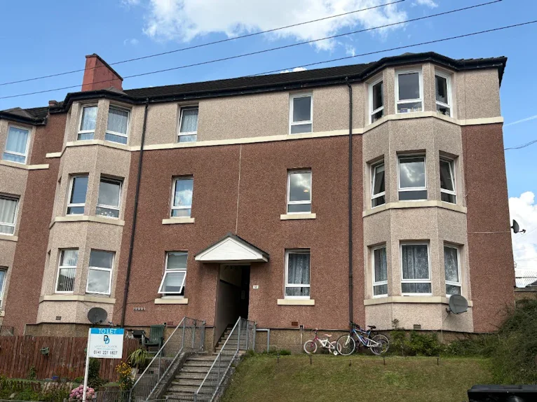 Flat Larchfield Avenue in Glasgow
