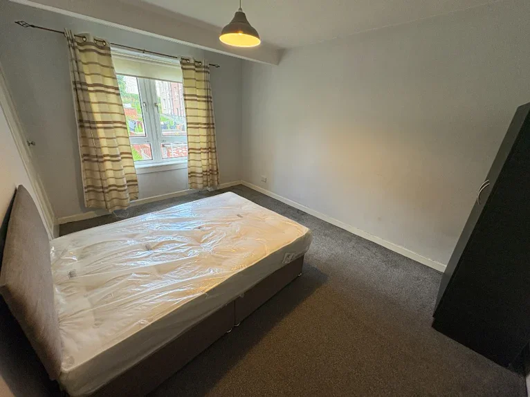 Flat Larchfield Avenue in Glasgow