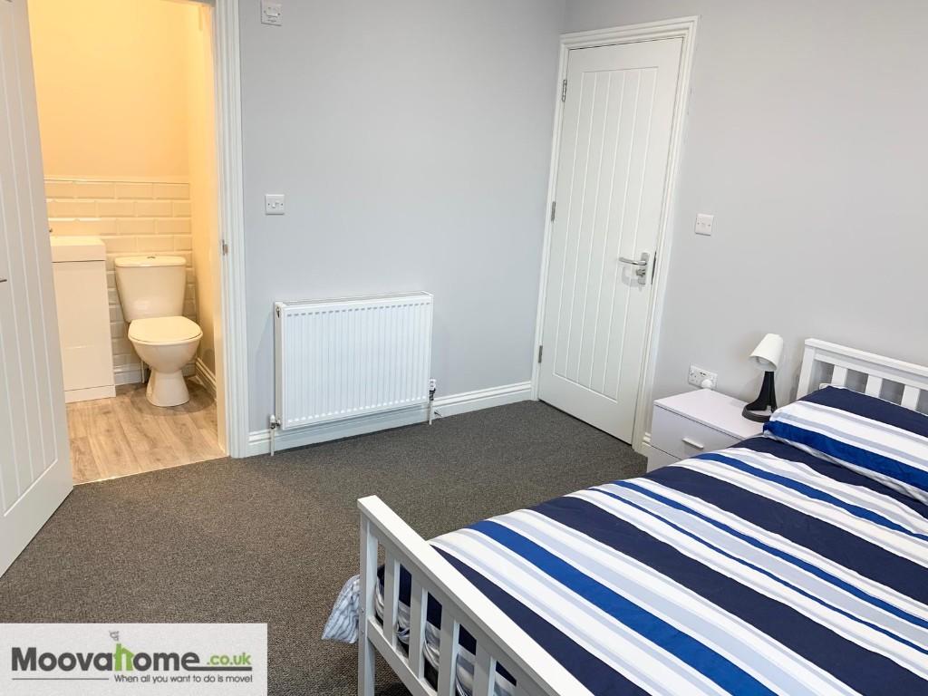 Room Park Lane in Swindon