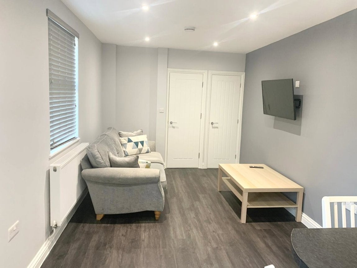 Room Park Lane in Swindon