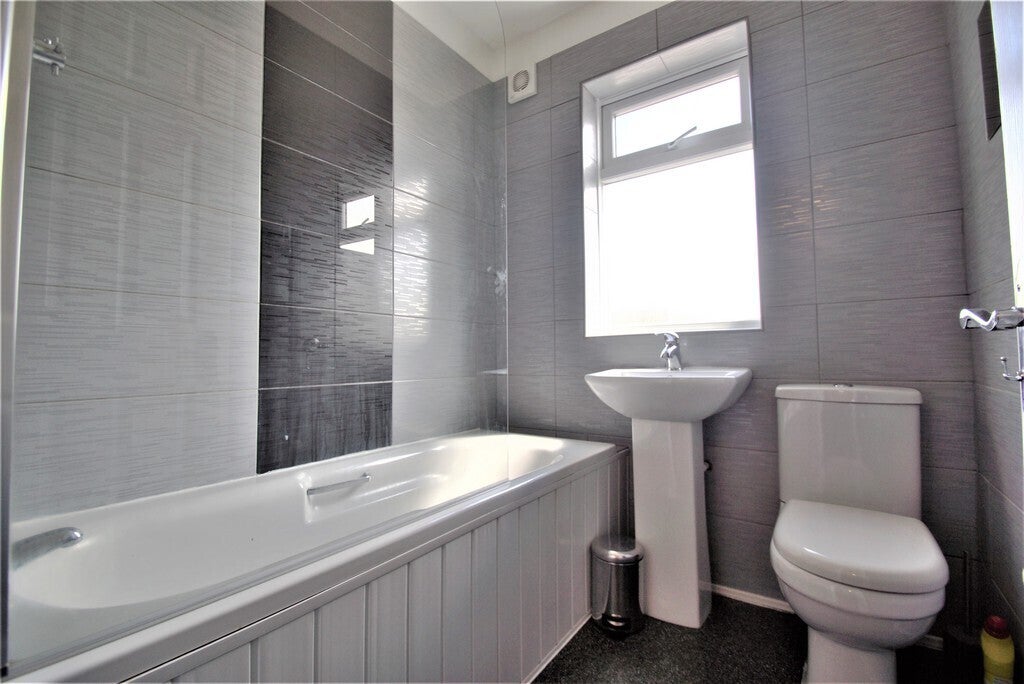 Room Burns Road in Coventry