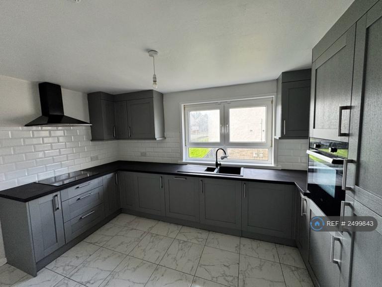 Flat Drumclair Place in Chapelhall