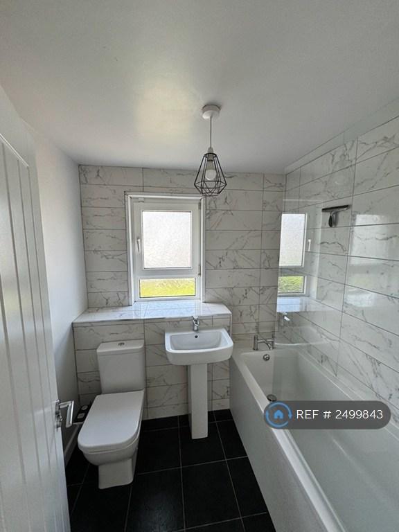 Flat Drumclair Place in Chapelhall