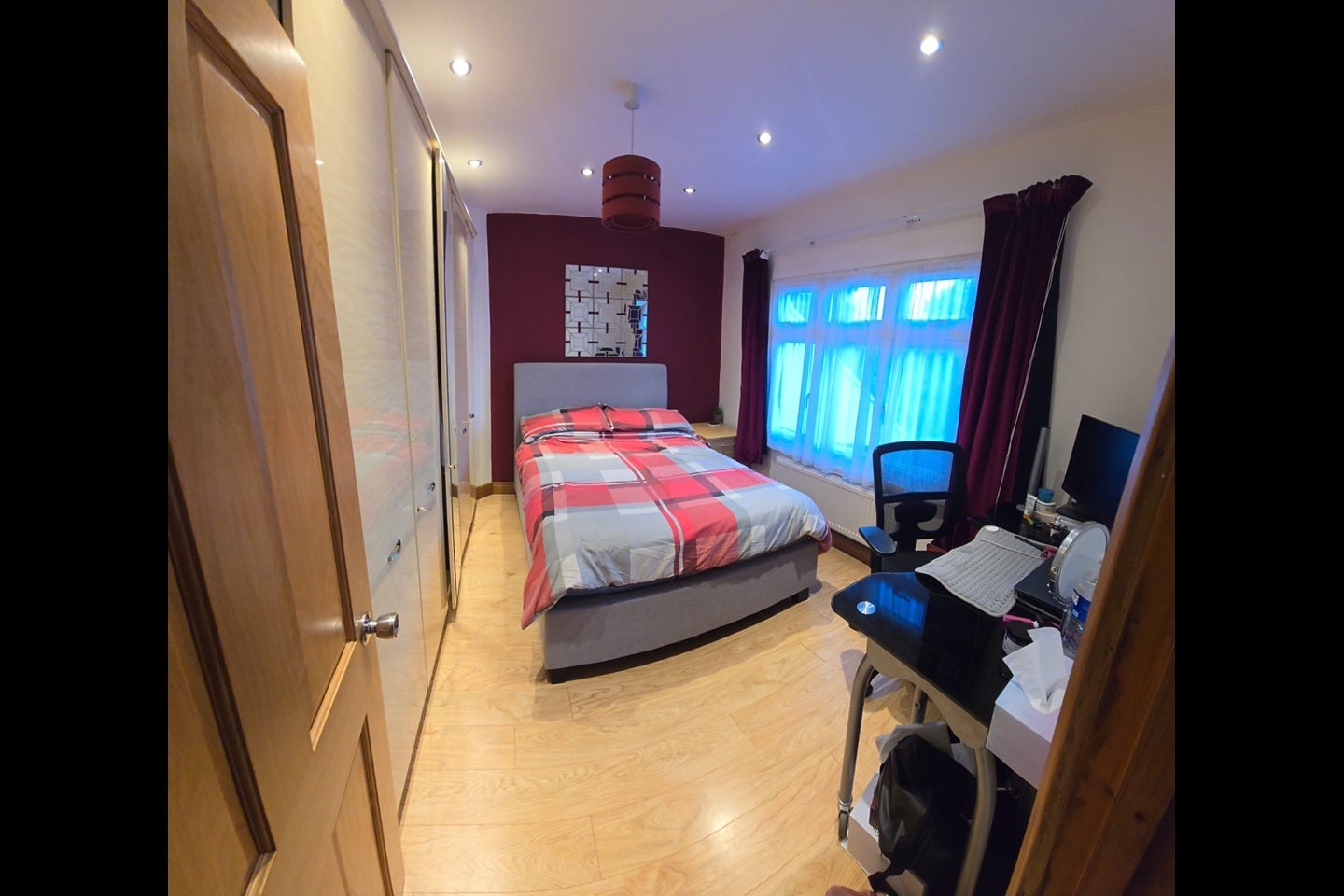 House Kenilworth Avenue in Greater London