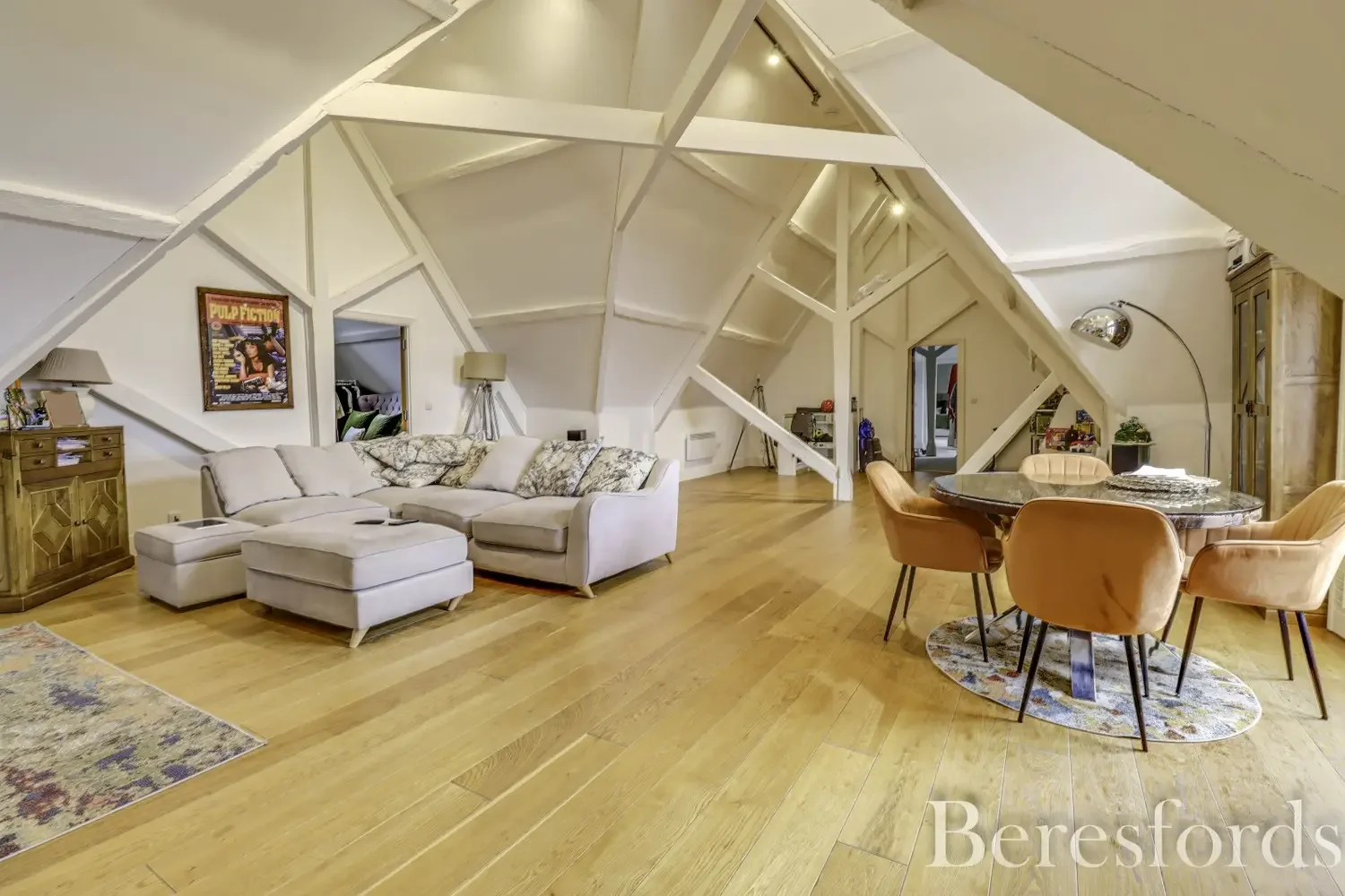 Flat Wellington Place in Brentwood