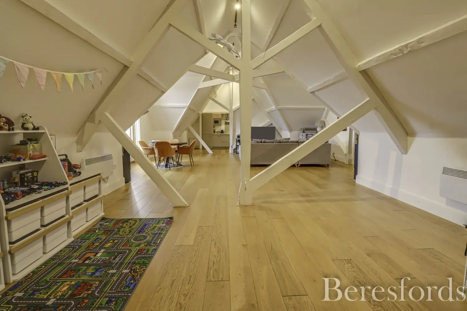Flat Wellington Place in Brentwood
