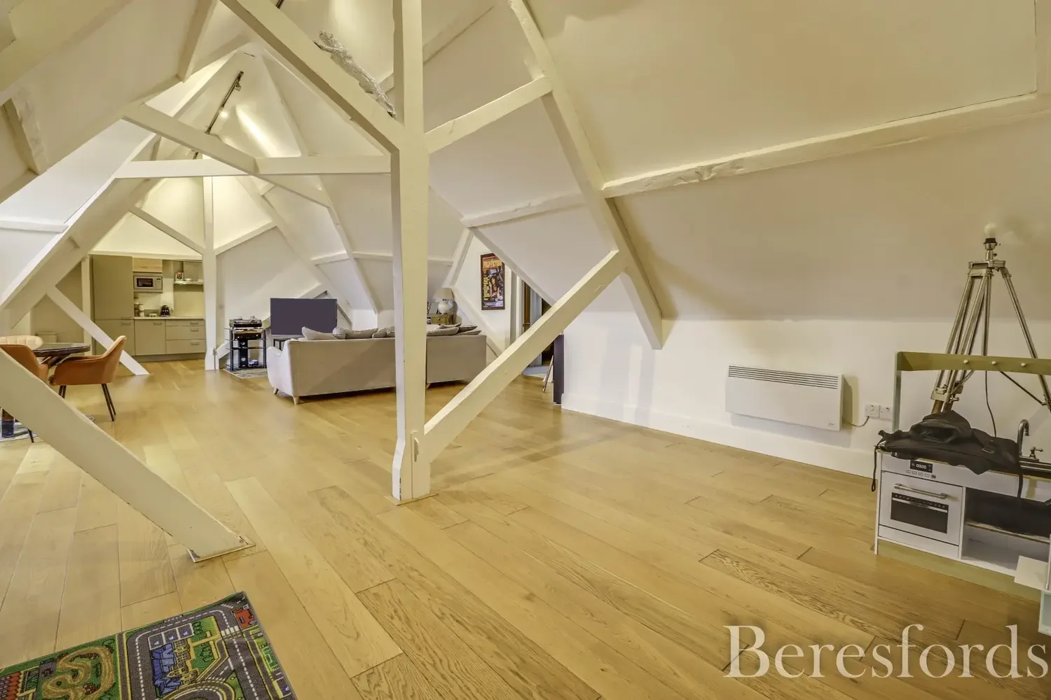 Flat Wellington Place in Brentwood