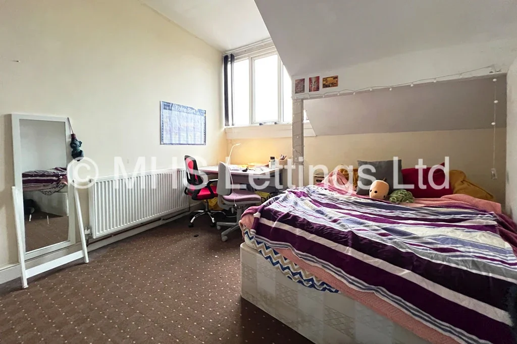 Room Brudenell Road in Leeds