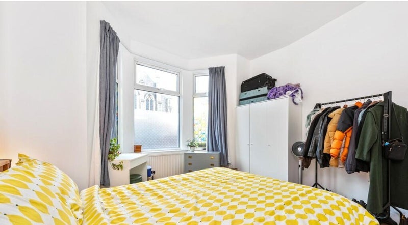 Room The Avenue in Greater London