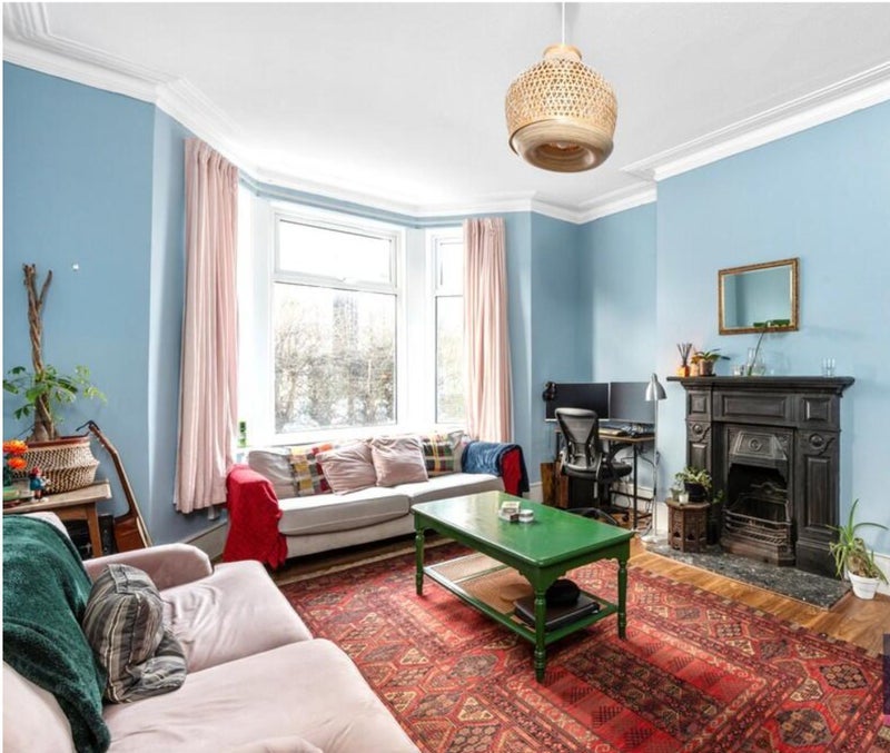 Room The Avenue in Greater London