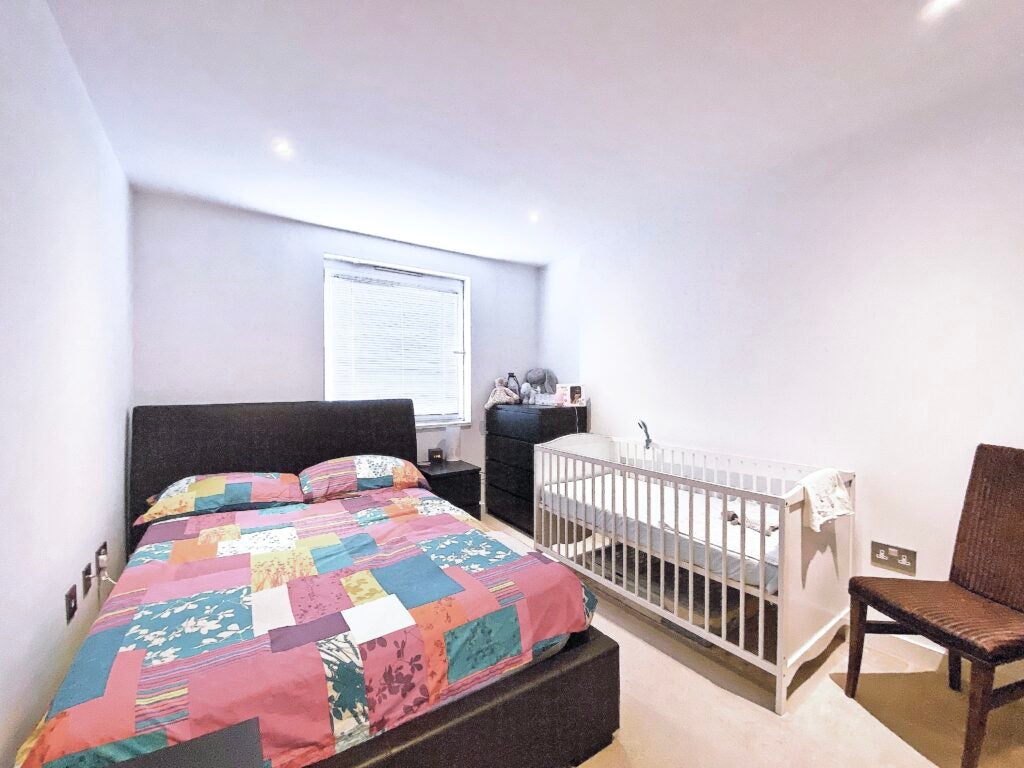 Flat Southern Road in Surrey Heath