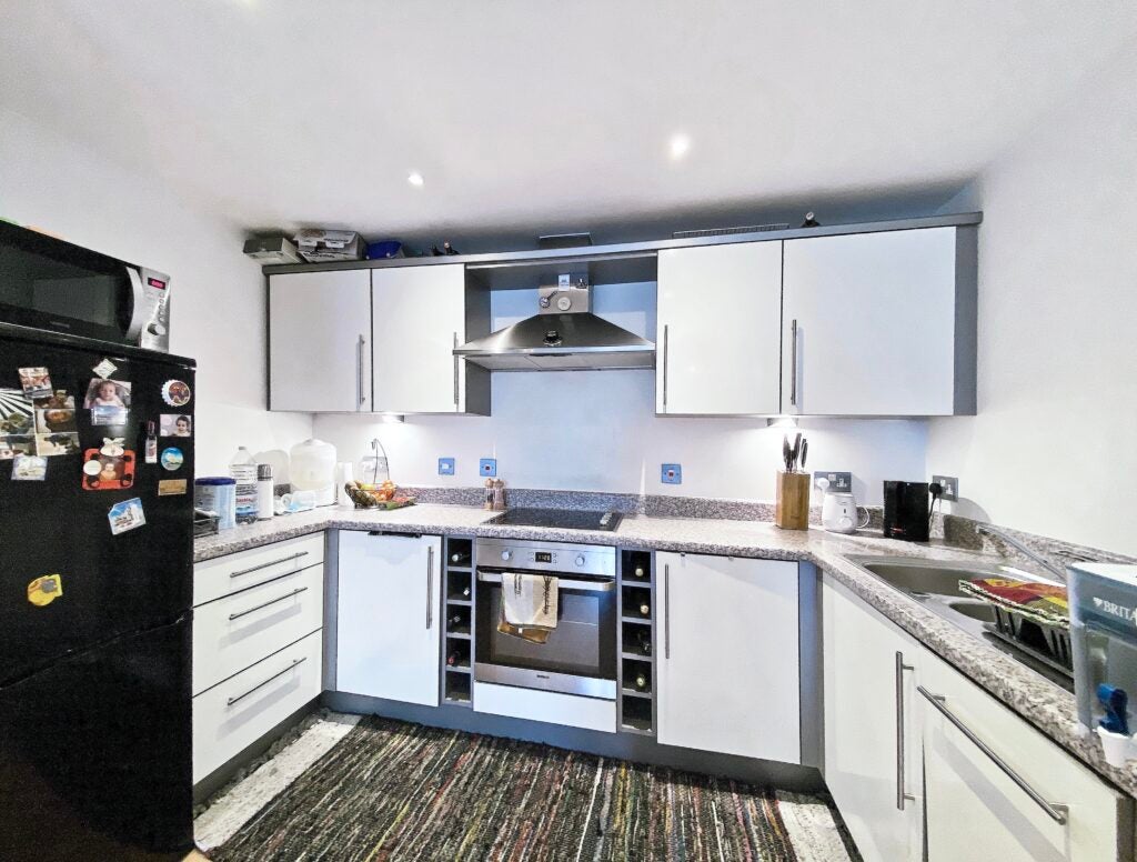 Flat Southern Road in Surrey Heath
