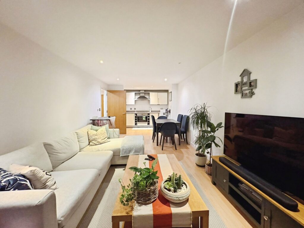 Flat Southern Road in Surrey Heath