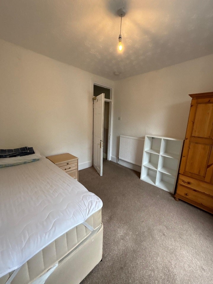 Room Como Street in Greater London