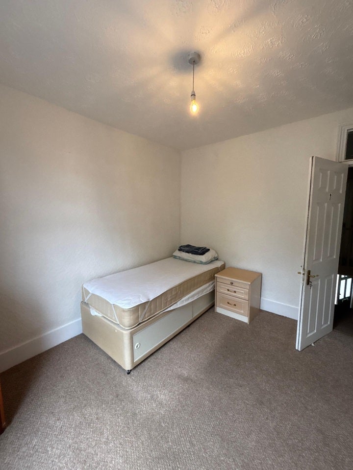 Room Como Street in Greater London