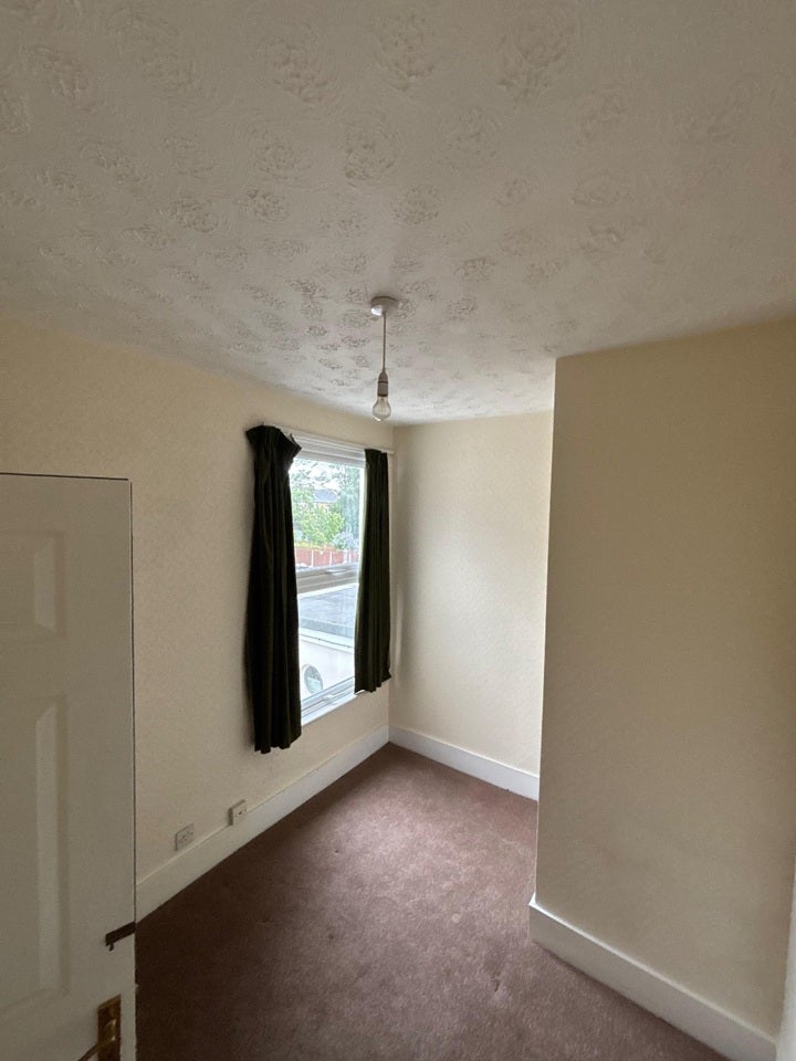 Room Como Street in Greater London