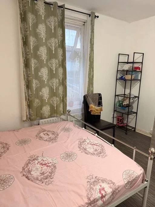Room Sheppey Road in Greater London