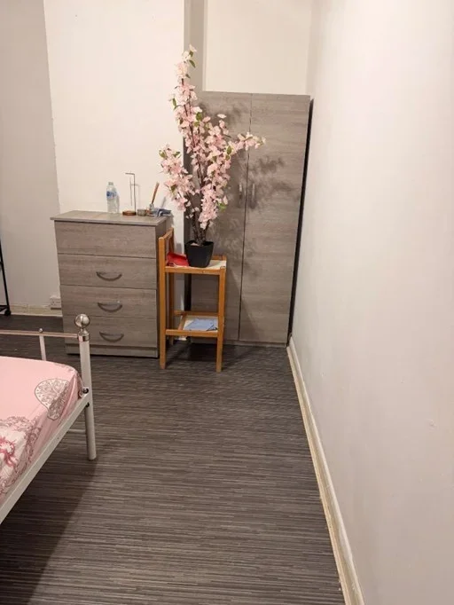 Room Sheppey Road in Greater London