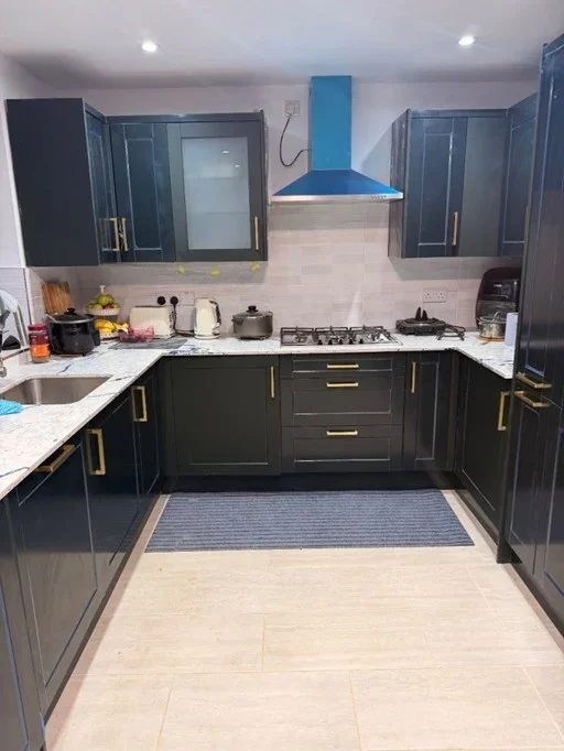 Room Sheppey Road in Greater London