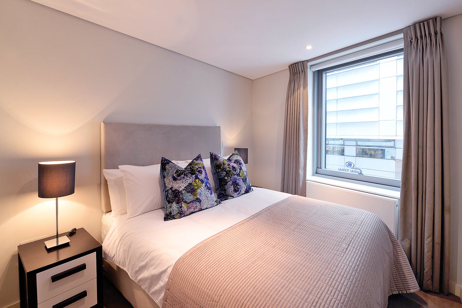 Flat Merchant Square in City of Westminster