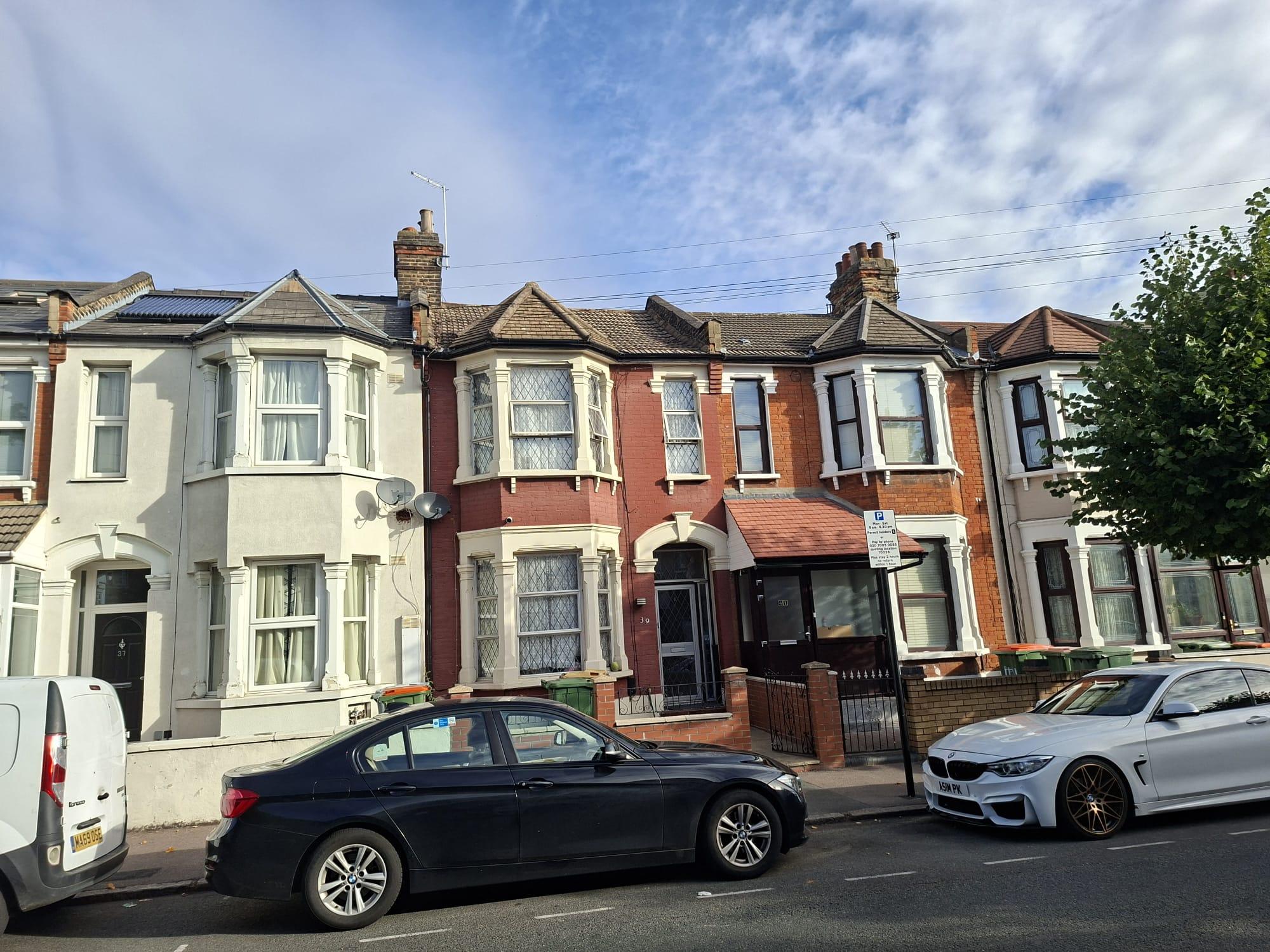House Gladstone Avenue in Greater London