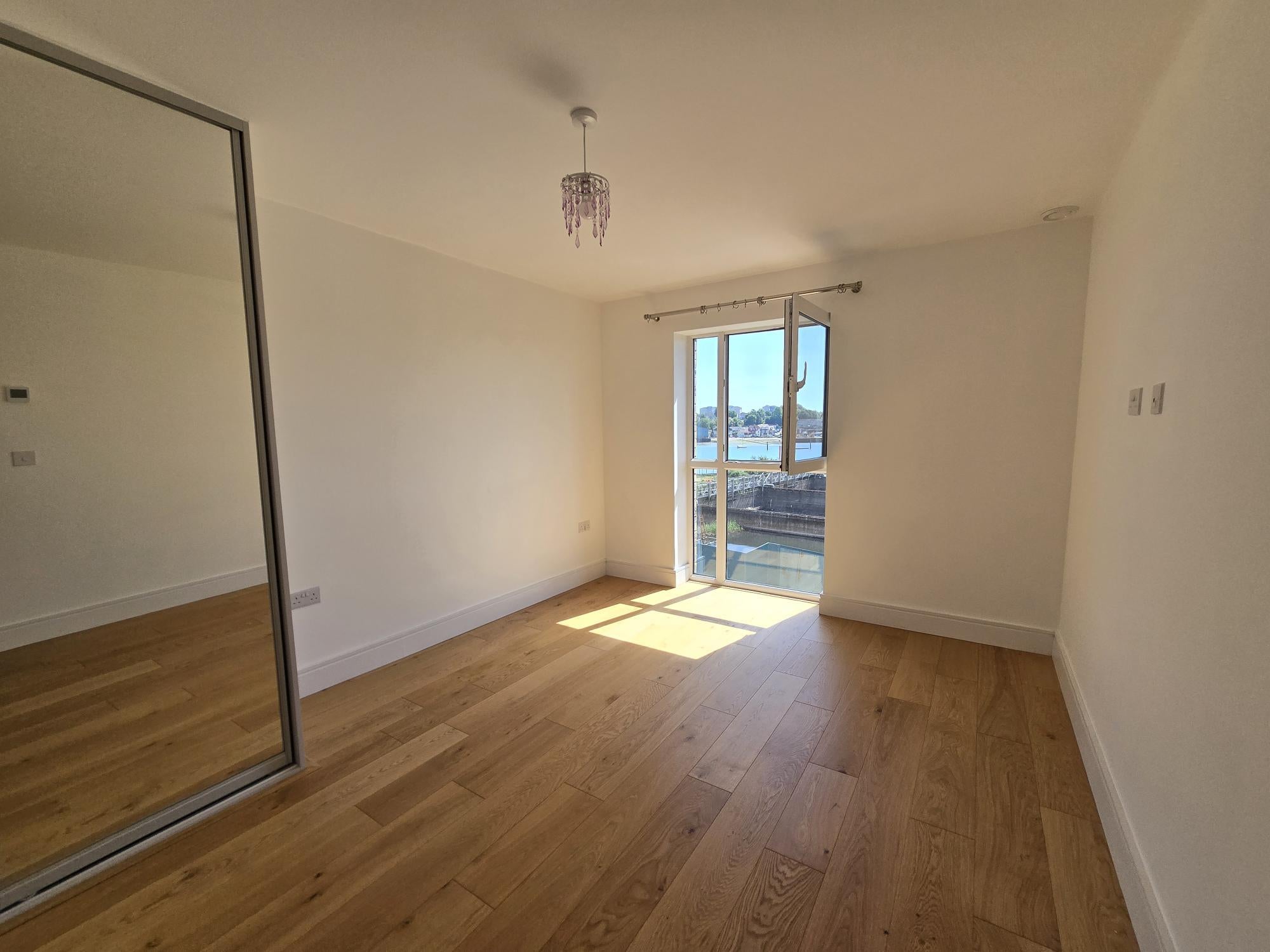 Flat Thomas Blake Avenue in Southampton