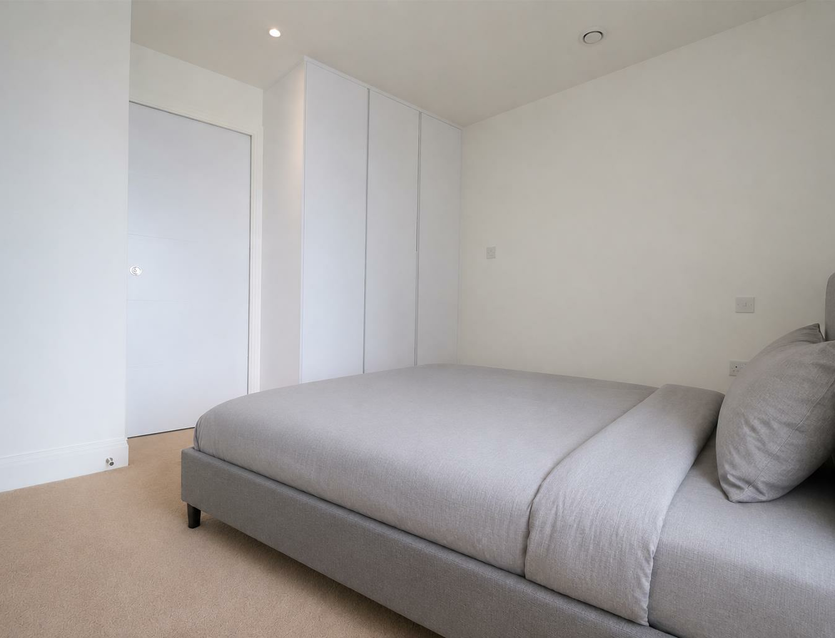 Flat Packetboat Lane in Greater London