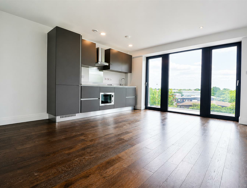 Flat Packetboat Lane in Greater London