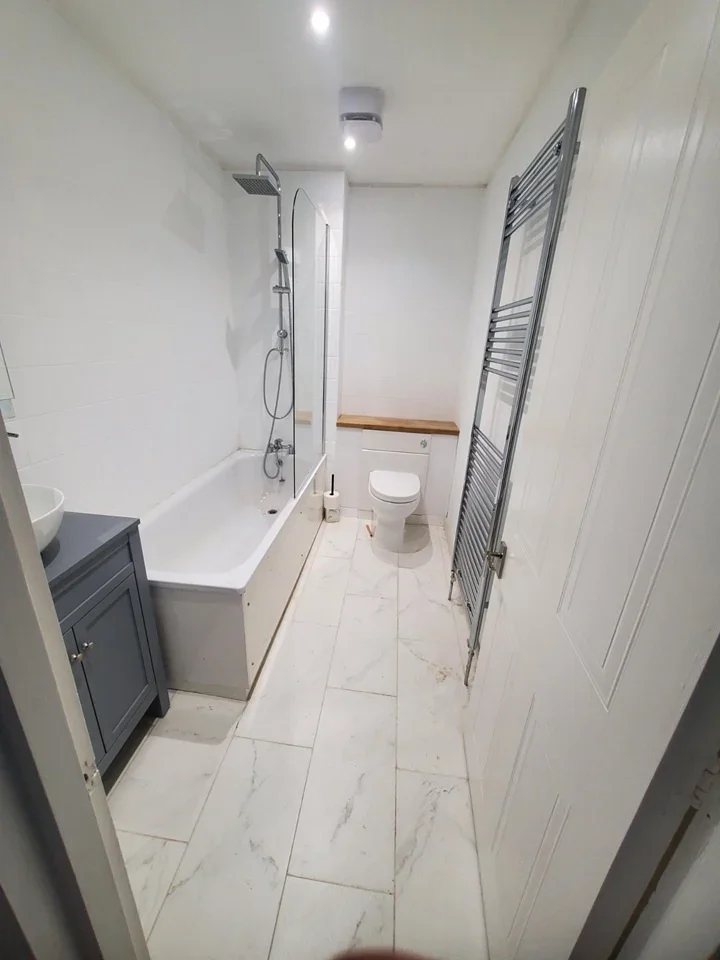 Flat Holmesdale Road in Greater London
