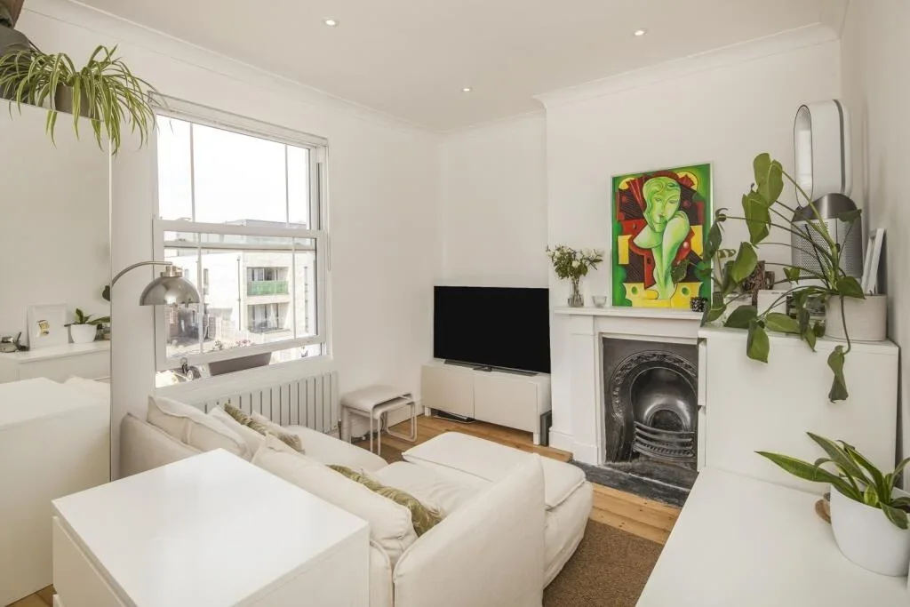 Flat Holmesdale Road in Greater London