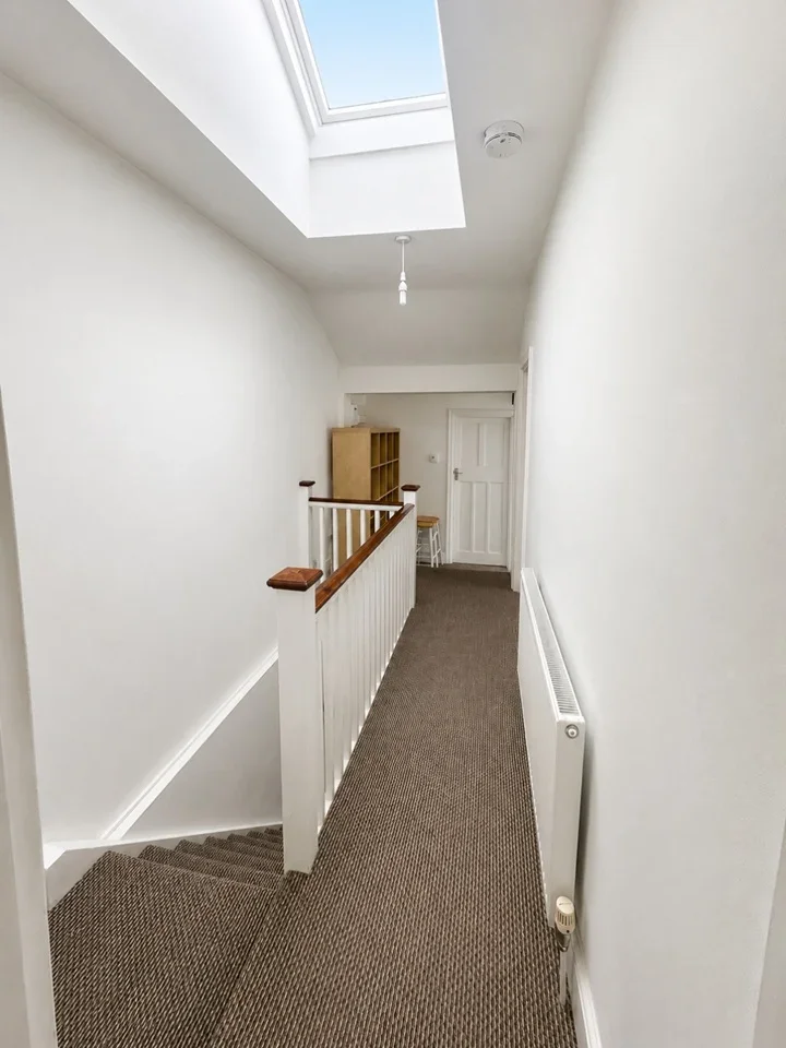 Flat Green Lane in Greater London