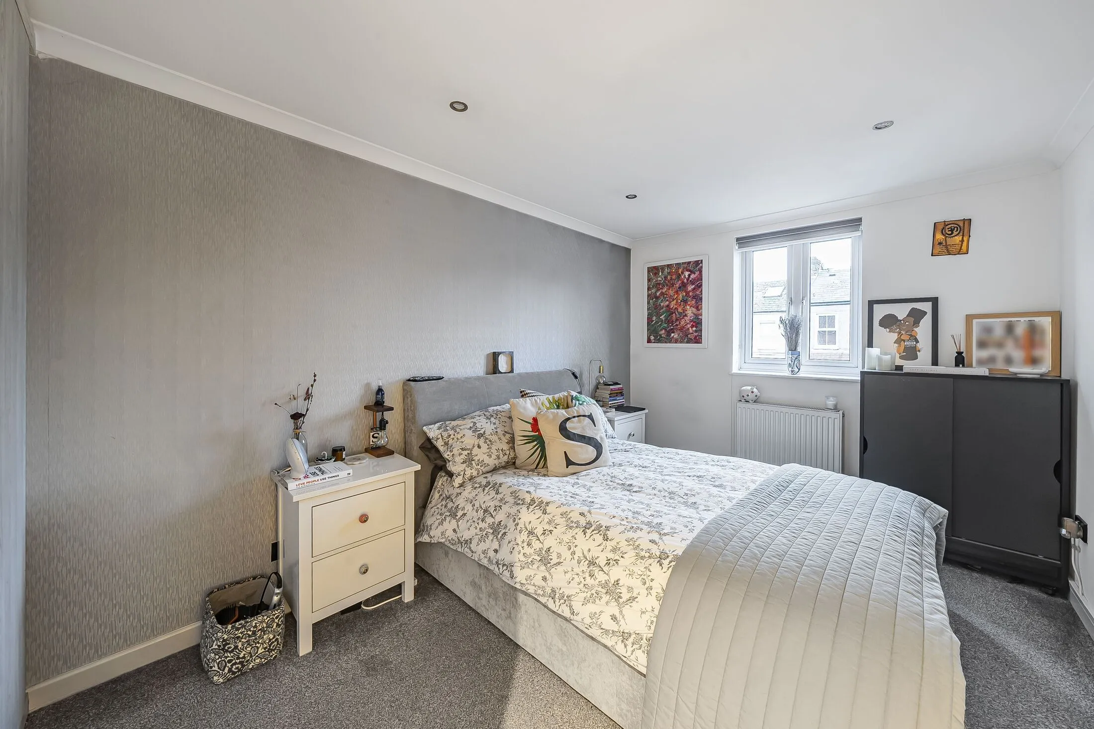 Flat Brunswick Crescent in Greater London