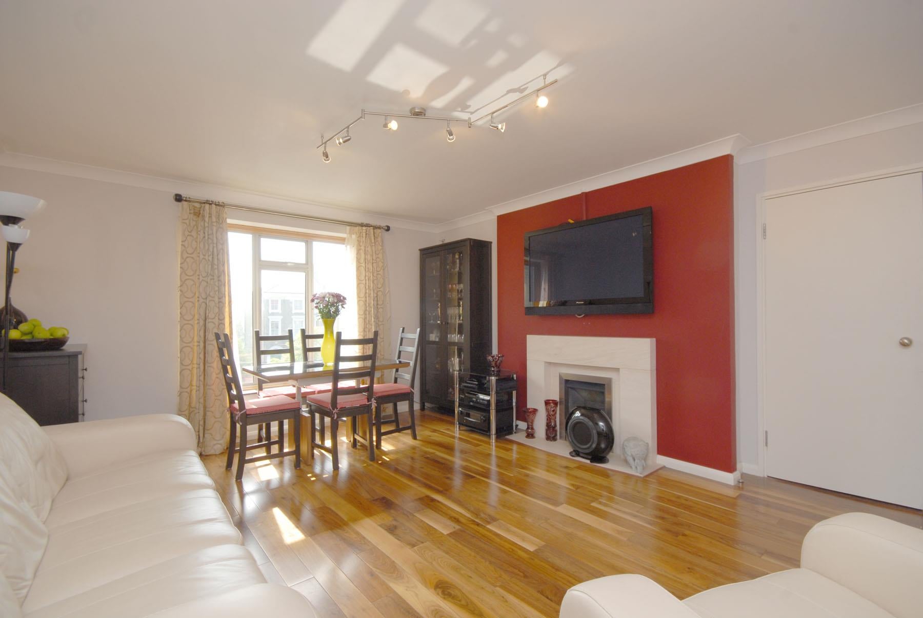 Flat Abbotts Close in Greater London