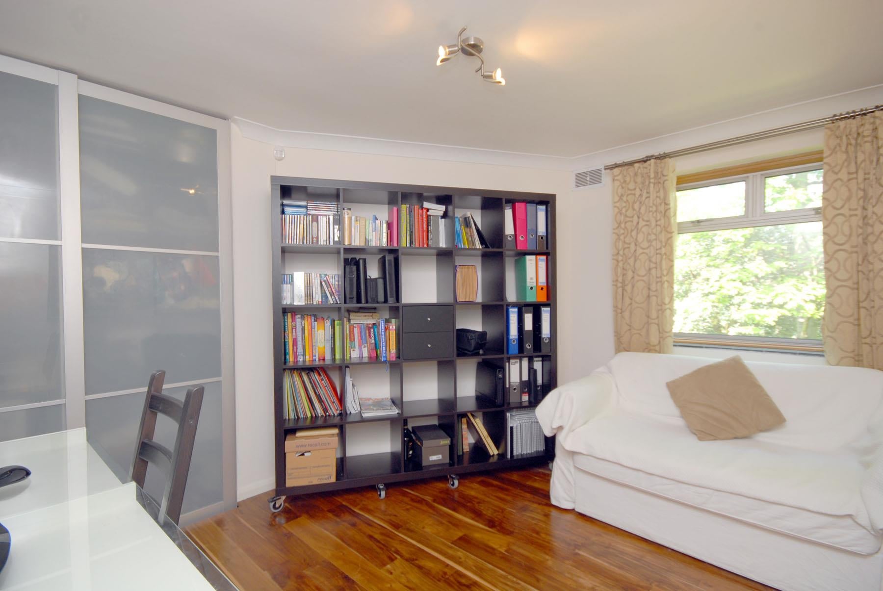 Flat Abbotts Close in Greater London