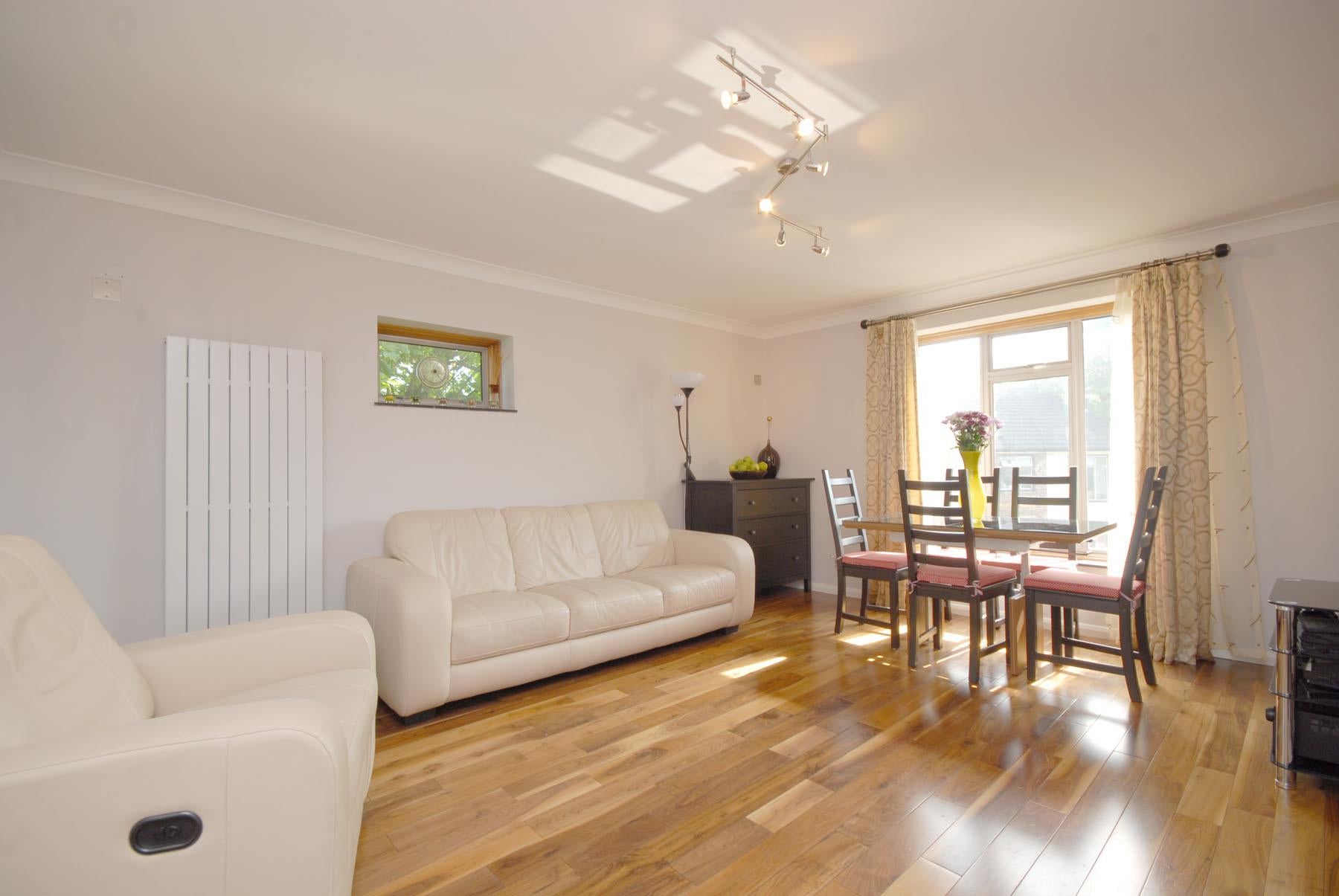 Flat Abbotts Close in Greater London