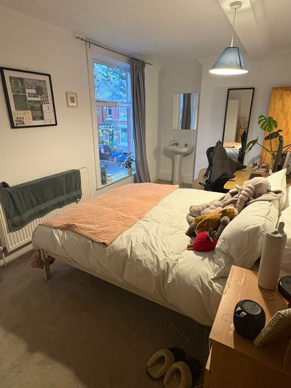 Room Tenby Avenue in Manchester