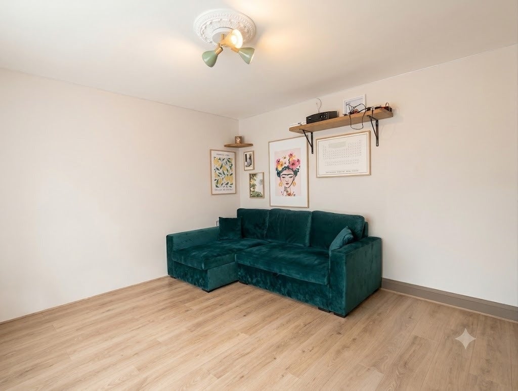 Flat Mulberry Close in Greater London