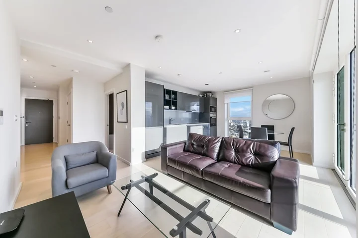 Flat Carpenters Road in Greater London