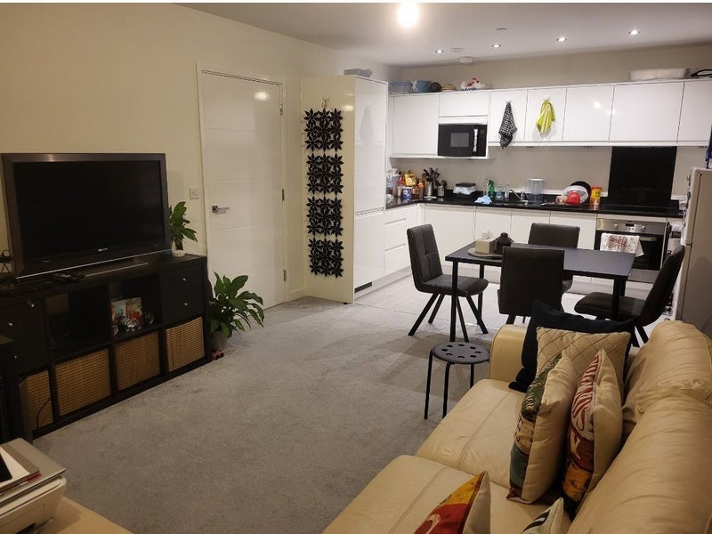 Room Bowen Drive in Greater London