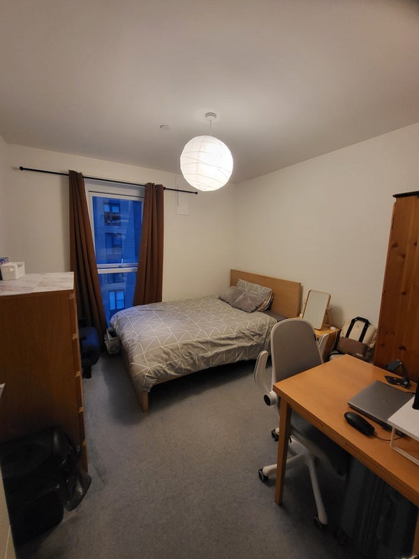 Room Bowen Drive in Greater London