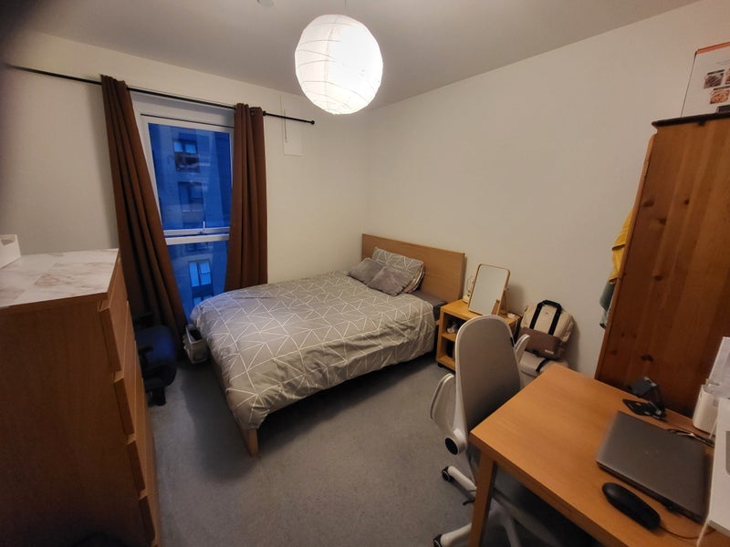 Room Bowen Drive in Greater London