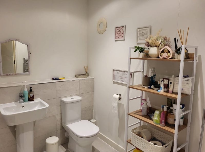 Room Bowen Drive in Greater London