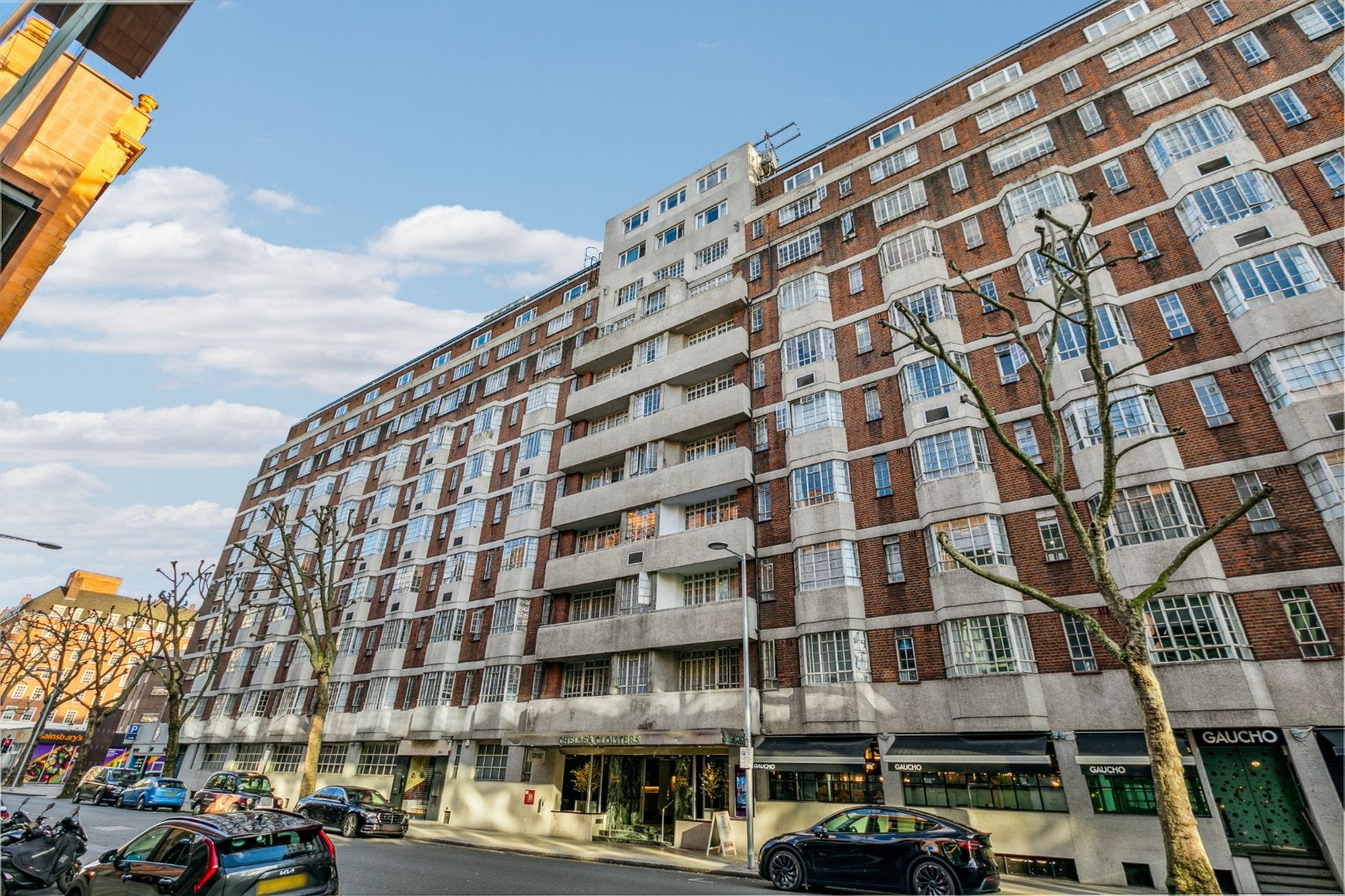 Flat Sloane Avenue in Greater London