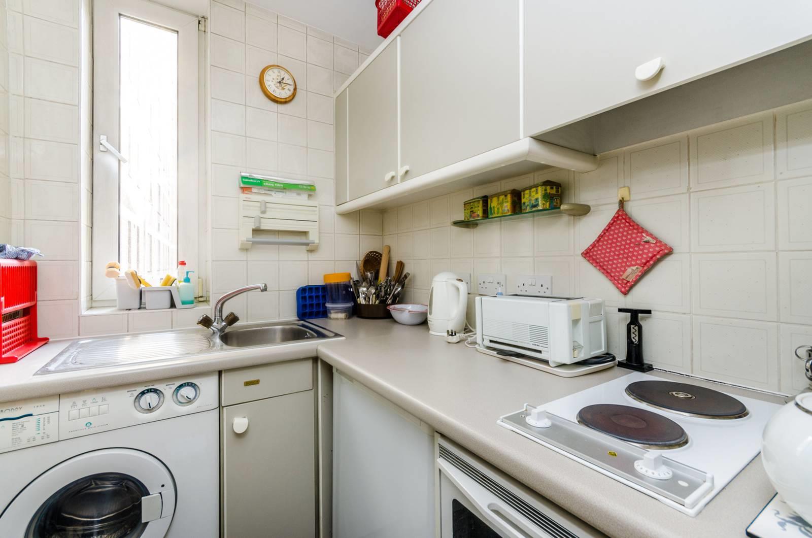 Flat Sloane Avenue in Greater London